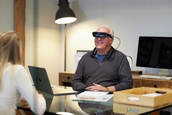 eSight Go _ bureau